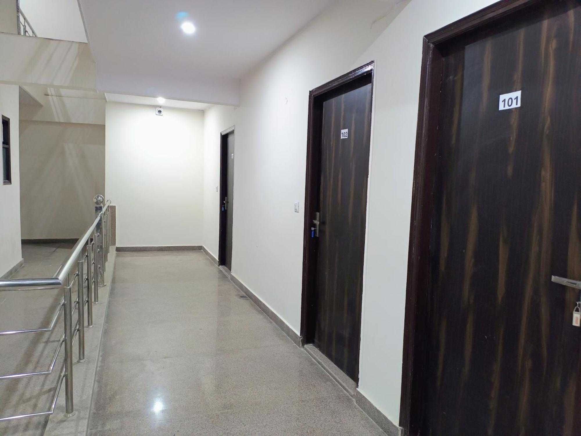 Hotel Krishna Tower Delhi Kültér fotó